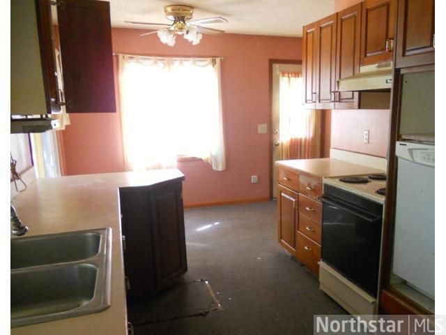 7173 Lakeview Dr, Lino Lakes, MN 55014