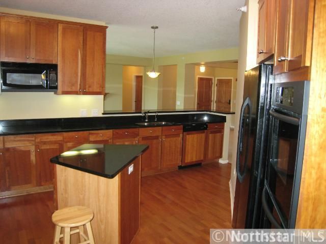5225 Grandview Sq #314, Edina, MN 55436