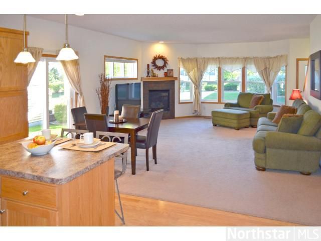 3022 Cottage Ln N, Maplewood, MN 55109