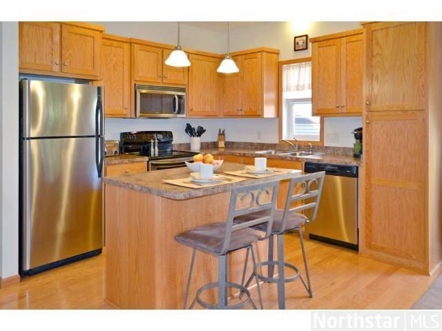 3022 Cottage Ln N, Maplewood, MN 55109