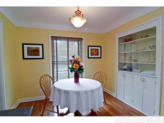 11 Hawthorne Rd, Hopkins, MN 55343