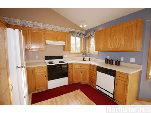 618 9th St, Farmington, MN 55024