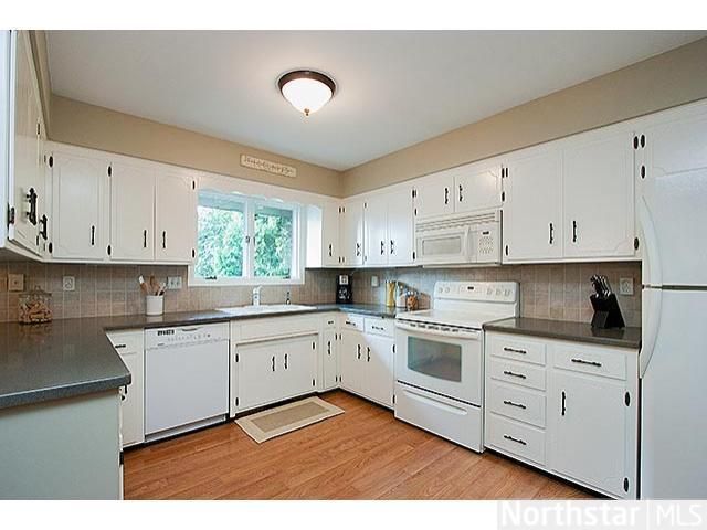 1198 Hoyt Ave E, Saint Paul, MN 55106