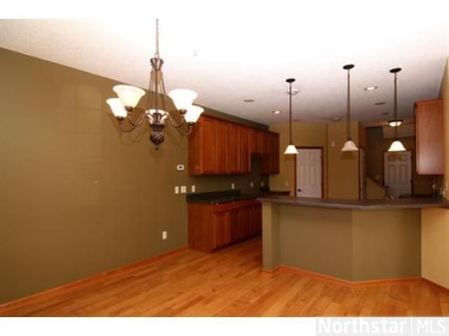 860 Newberry Ln, Chaska, MN 55318