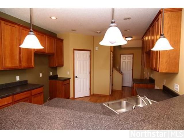 860 Newberry Ln, Chaska, MN 55318