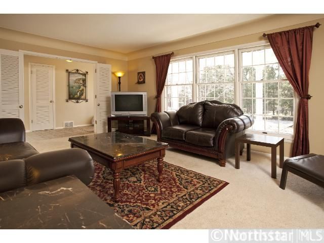 116 Chevy Chase Dr, Wayzata, MN 55391