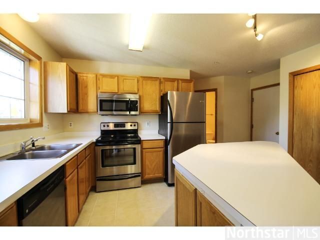 939 Old Steine Cir, New Brighton, MN 55112