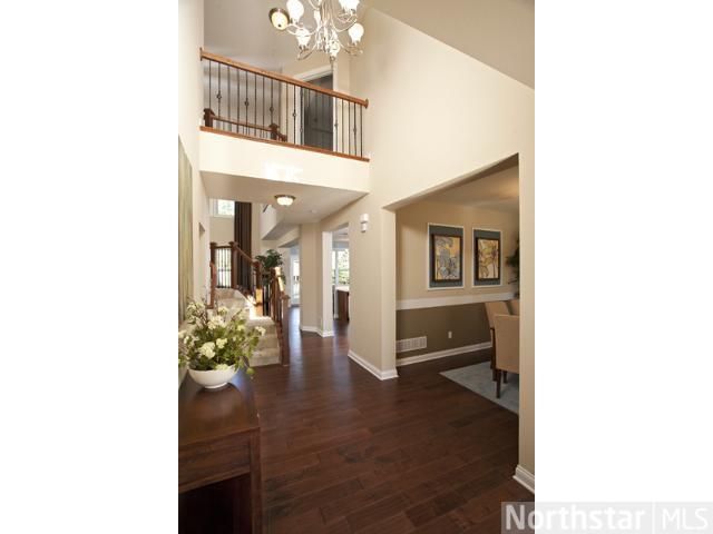 6911 113th St W, Bloomington, MN 55438