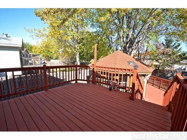 10714 Maple Valley Dr, Maple Grove, MN 55369