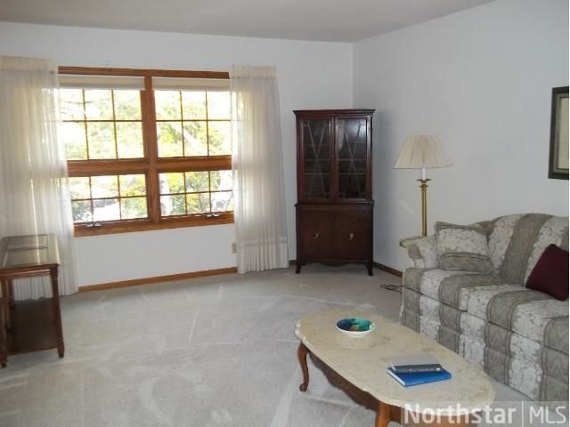 461 Reflection Rd, Apple Valley, MN 55124