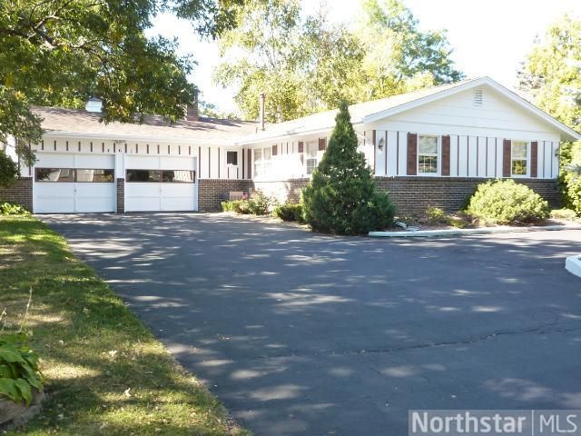 461 Reflection Rd, Apple Valley, MN 55124
