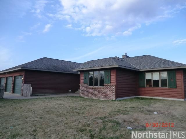 33200 N Lakes Trl, Lindstrom, MN 55045