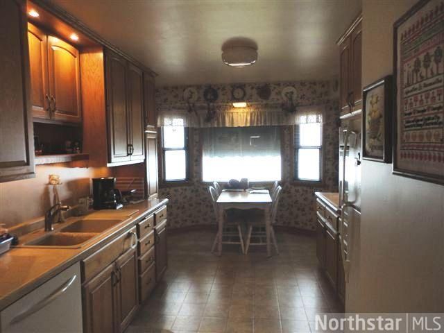 806 Parkview Ave, Saint Paul, MN 55117