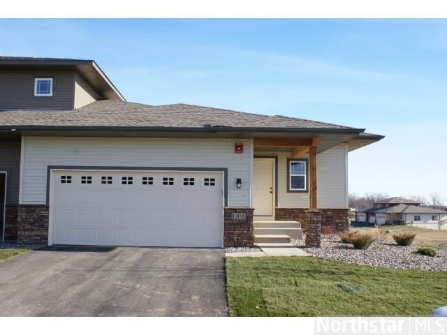 1230 Vernon Dr, Carver, MN 55315