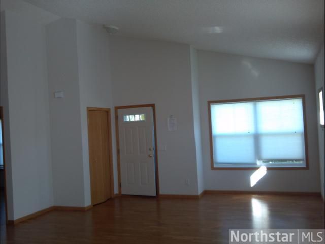 1051 Monroe Cir, Anoka, MN 55303