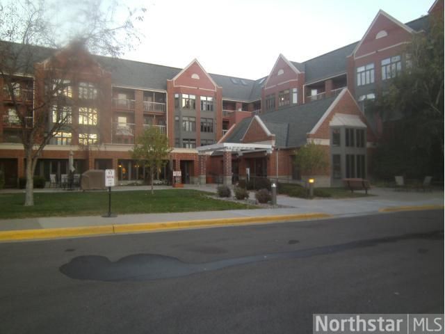 500 County Road B W #121, Roseville, MN 55113