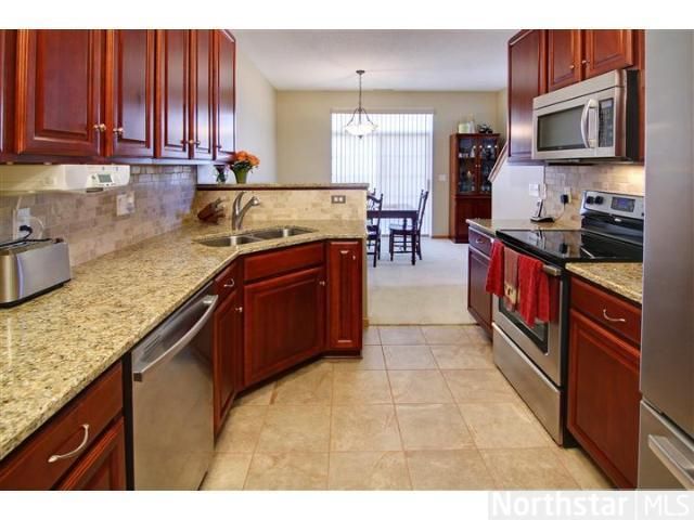 874 Providence Dr, Shakopee, MN 55379