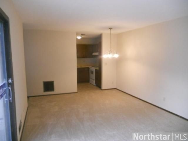 1072 Carmel Ct #1072, Roseville, MN 55126