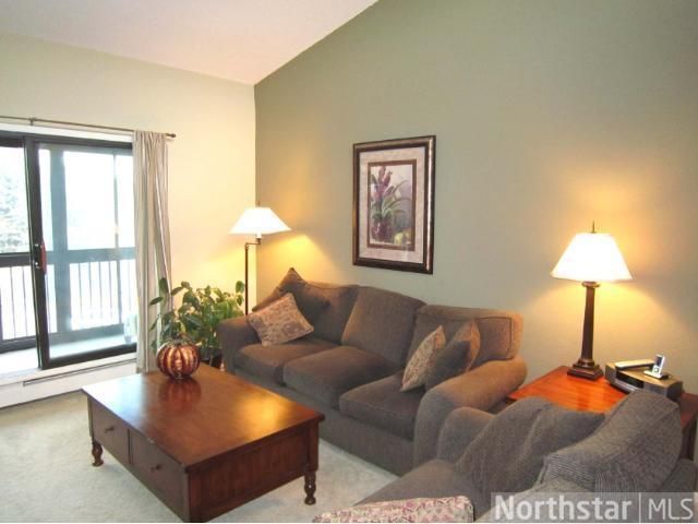 2670 Oxford St N, Roseville, MN 55113