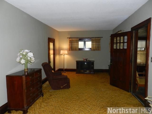 976 6th St E, Saint Paul, MN 55106