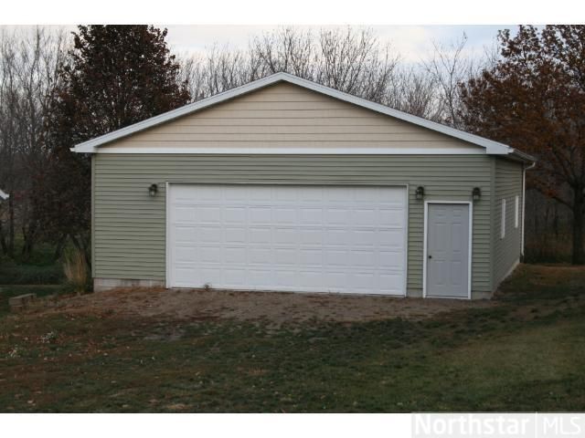 406 3rd St SE, Morristown, MN 55052