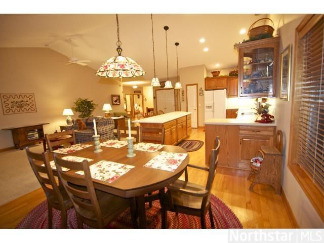 3159 Hidden Lake Pointe Dr, White Bear Lake, MN 55110