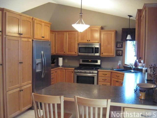 255 72nd St N, Mahtomedi, MN 55115