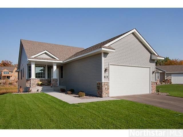 377 Sophia Ave E, Maplewood, MN 55117