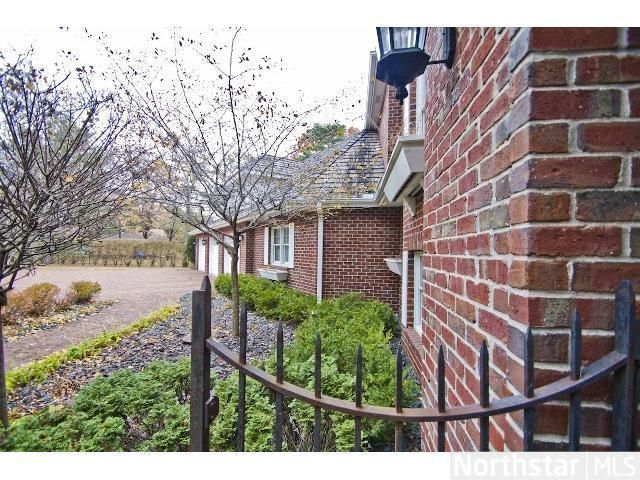 9901 Dellridge Rd, Bloomington, MN 55425