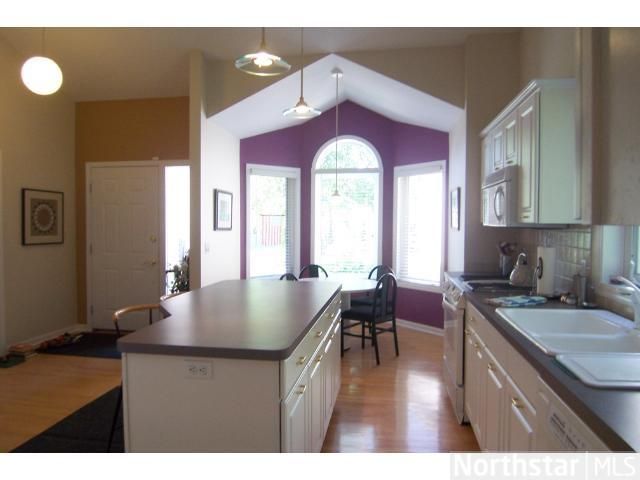 9109 Medley Cir, Golden Valley, MN 55427