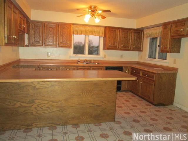 6328 10th St N, Oakdale, MN 55128