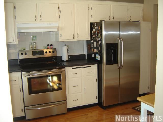 1000 Robinhood Pl, Shoreview, MN 55126