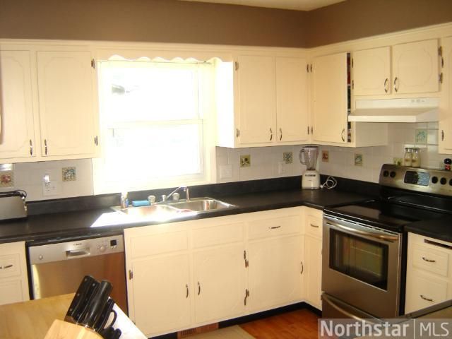1000 Robinhood Pl, Shoreview, MN 55126