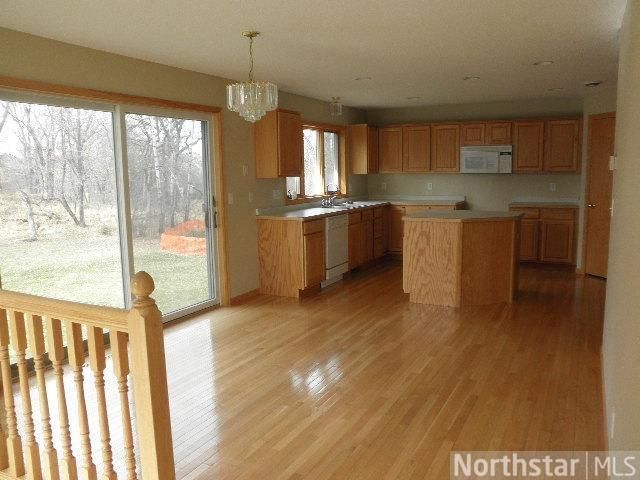 25228 Grizzly Ct, Wyoming, MN 55092