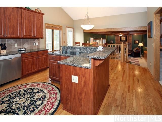 13602 Duluth Dr, Apple Valley, MN 55124