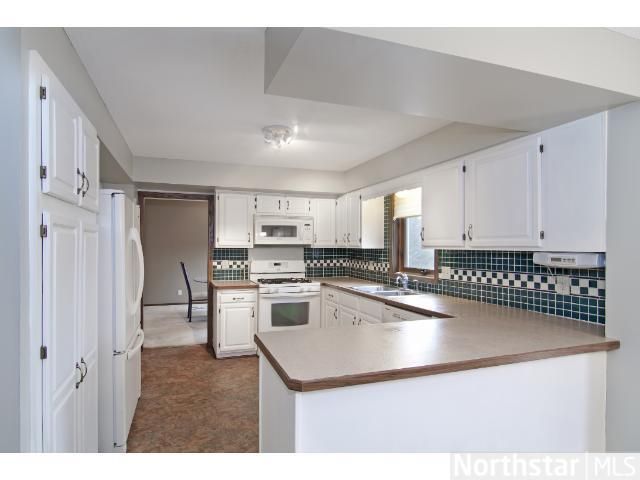 9349 Newcastle Rd, Woodbury, MN 55125