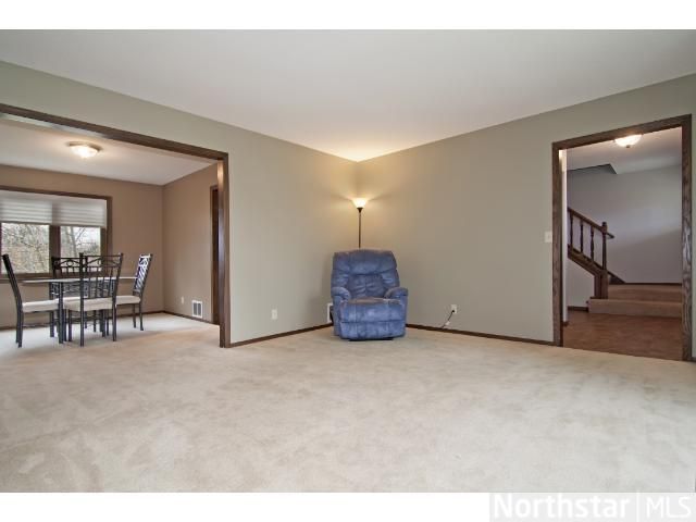 9349 Newcastle Rd, Woodbury, MN 55125