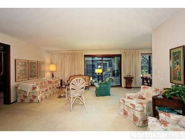 5601 Dewey Hill Rd #111, Edina, MN 55439