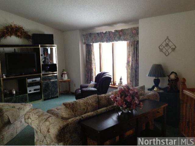 2675 Germain Ct, Maplewood, MN 55109