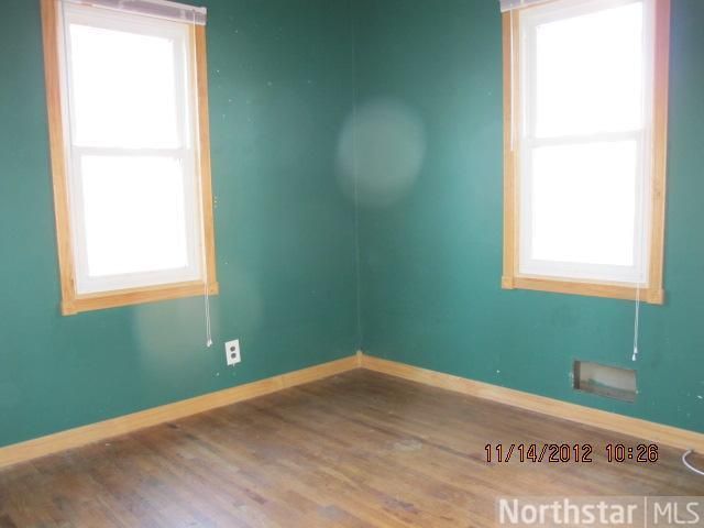 1377 Belmont Ln E, Maplewood, MN 55109