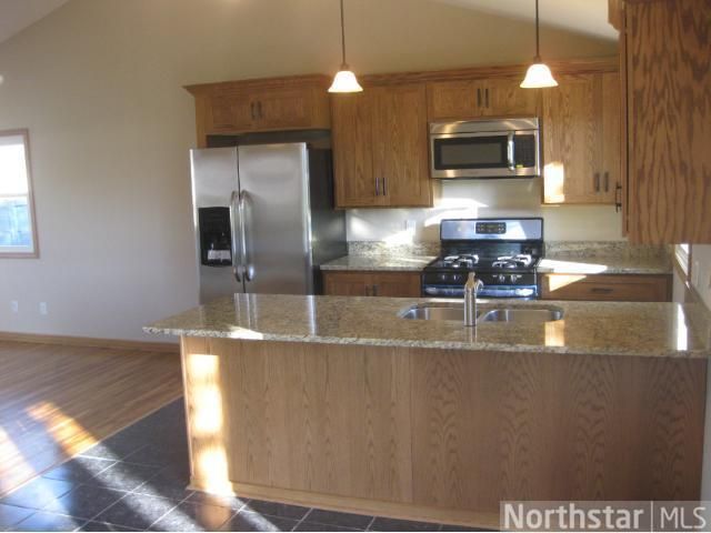 2100 Shale Ln, Eagan, MN 55122