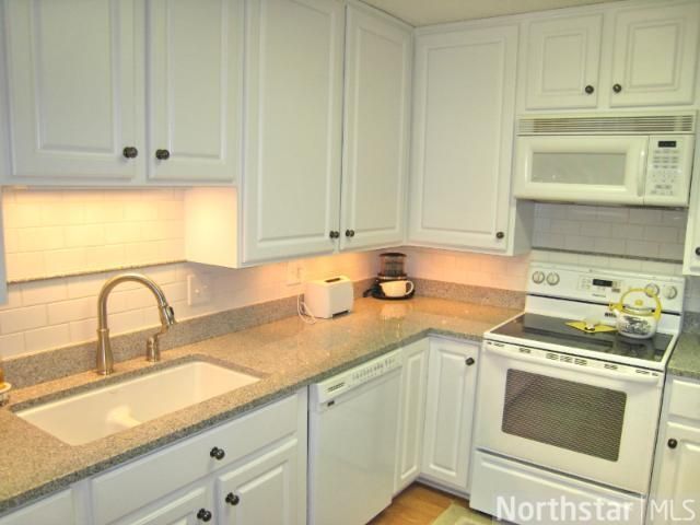 4075 W 51st St #108, Edina, MN 55424