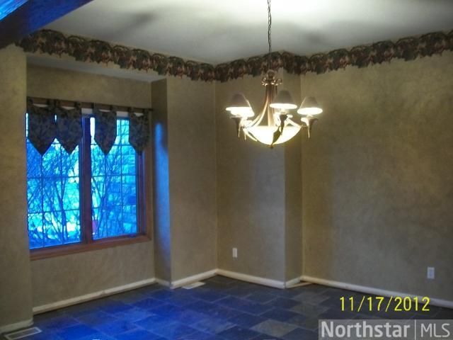 2500 Eagle Valley Dr, Woodbury, MN 55129