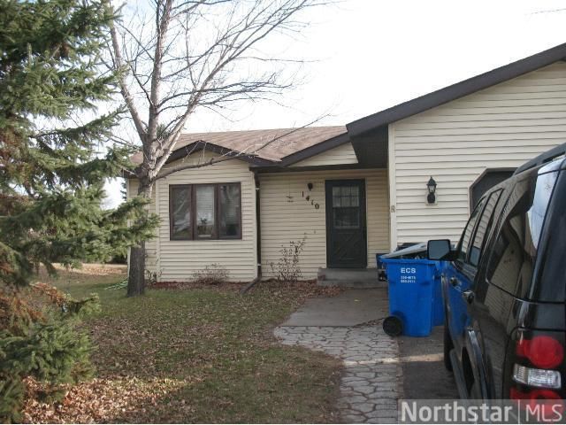 1410 Carriage Hills Dr, Cambridge, MN 55008