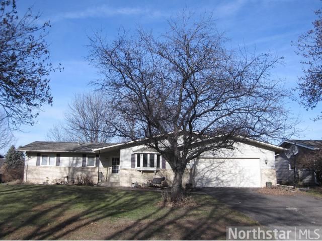 893 Dawn Ave, Shoreview, MN 55126