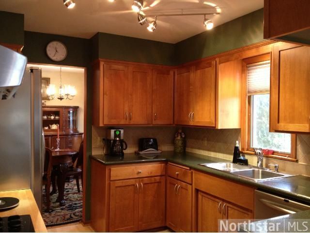 1446 Eldridge Ave W, Roseville, MN 55113