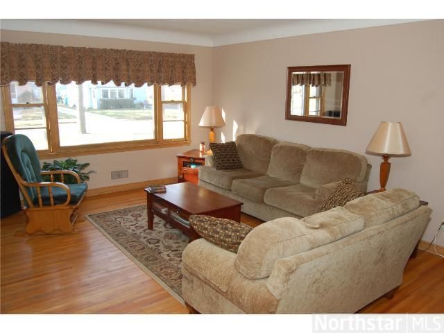 1296 Mackubin St, Saint Paul, MN 55117