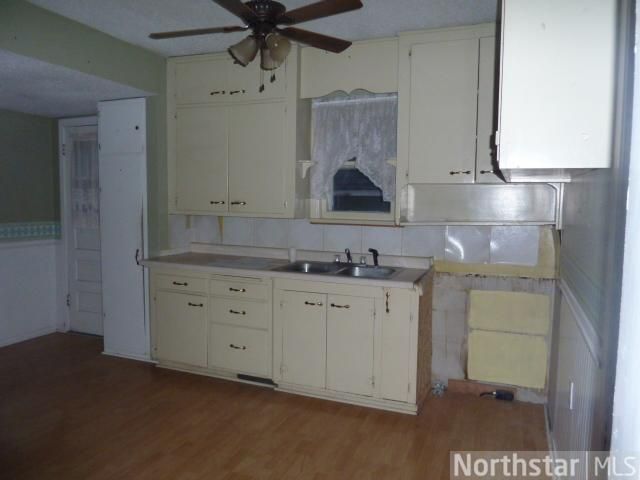 639 E South St, Litchfield, MN 55355