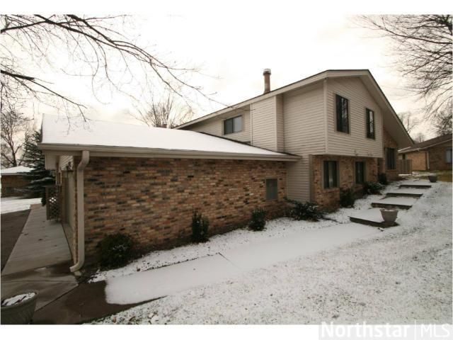 1955 Kingsview Ln N, Minneapolis, MN 55447