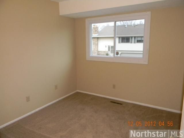 811 E 145th St, Burnsville, MN 55337